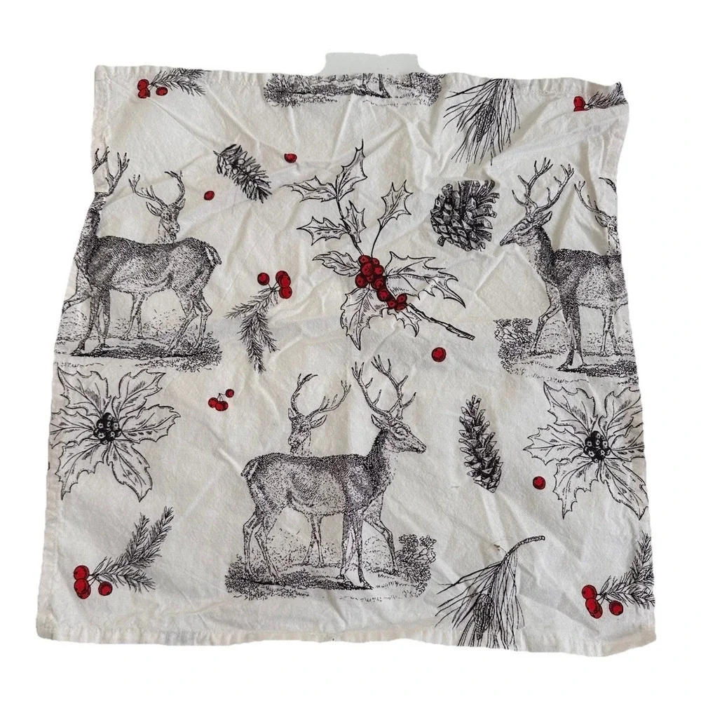 Christmas Napkins Deer, Holly Leaves & Berries Set of 4 EUC Cloth Table Napkins‎